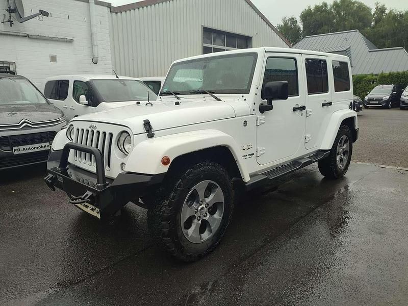 Weiß Gebraucht 2018 Jeep Wrangler Unlimited Sahara SUV | 39.999 € (Fairer Preis) - Bild 1/4