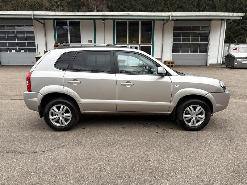 Gebraucht Hyundai Tucson GLS 141 PS (103 kW) 2010 Silber SUV