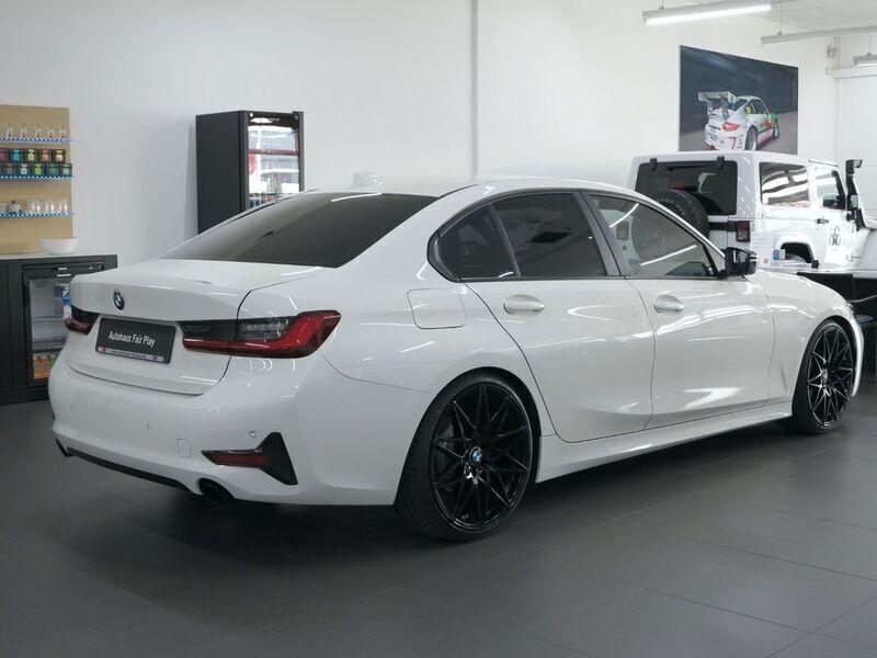 Gebraucht BMW 318 150 PS (110 kW) 2019 Weiß Limousine