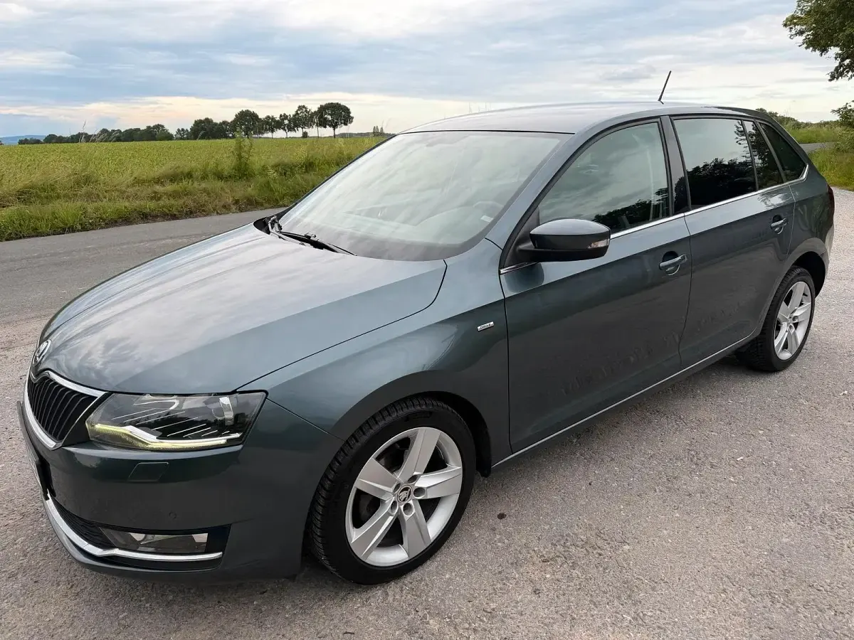 Gebraucht Skoda Rapid 90 PS (66 kW) 2017 Grau Kleinwagen