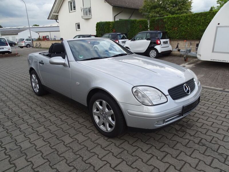 Silber Gebraucht 1999 Mercedes SLK230 Cabrio | 8.900 € (Teuer) - Bild 1/4