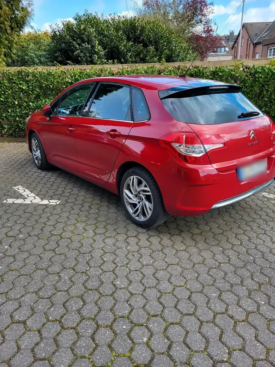 Używany Citroën C4 Elegance 120 KM (88 kW) 2013 Czerwony Hatchback