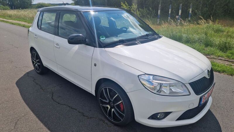 Weiß Gebraucht 2010 Skoda Fabia RS Kleinwagen | 6.990 € (Fairer Preis) - Bild 1/4