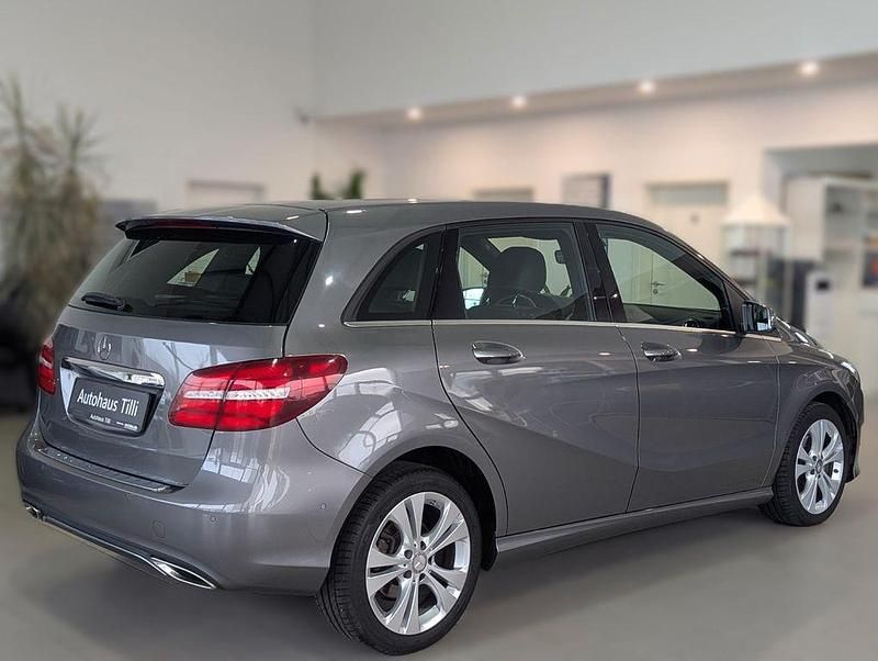 Gebraucht Mercedes B200 136 PS (100 kW) 2016 Grau Van / Kleinbus