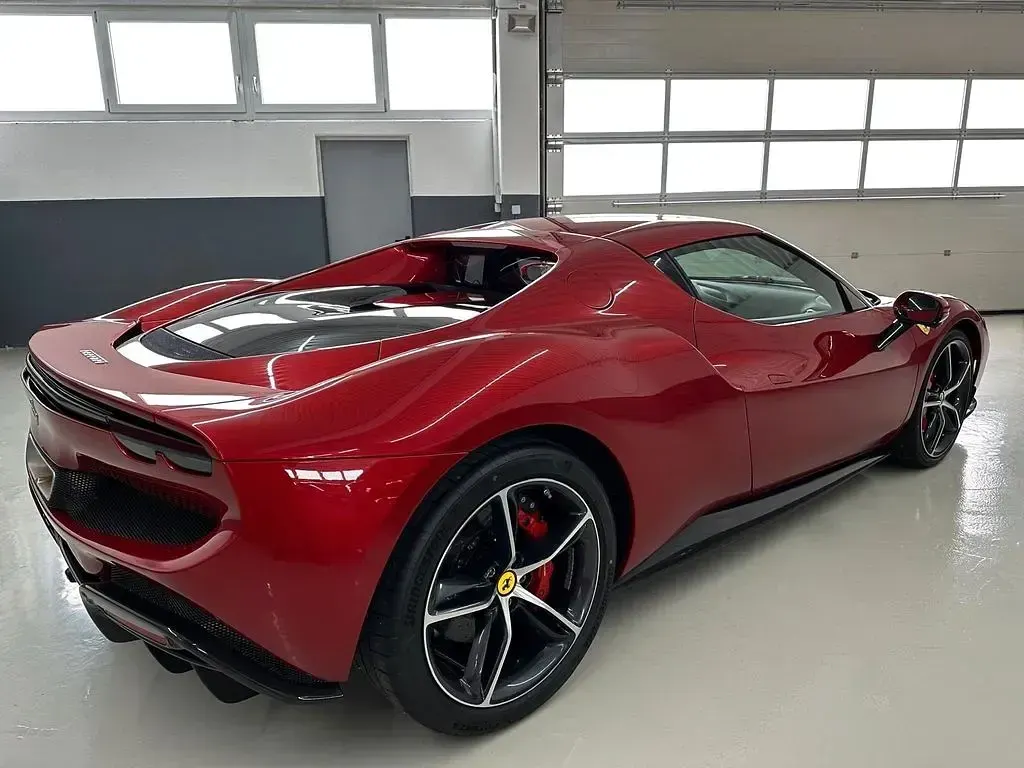 Gebraucht Ferrari 296 829 PS (609 kW) 2023 Rot