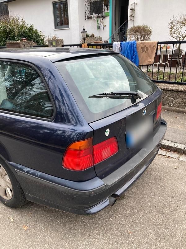 Gebraucht BMW 520 150 PS (110 kW) 1999 Blau Kombi