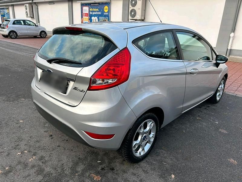 Gebraucht Ford Fiesta Titanium 97 PS (71 kW) 2011 Silber Kleinwagen