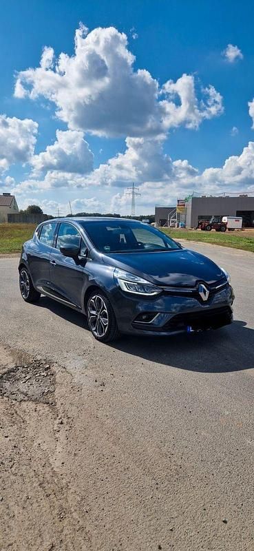 Grau Gebraucht 2017 Renault Clio IV Intens Kleinwagen | 7.700 € (Guter Preis) - Bild 1/4