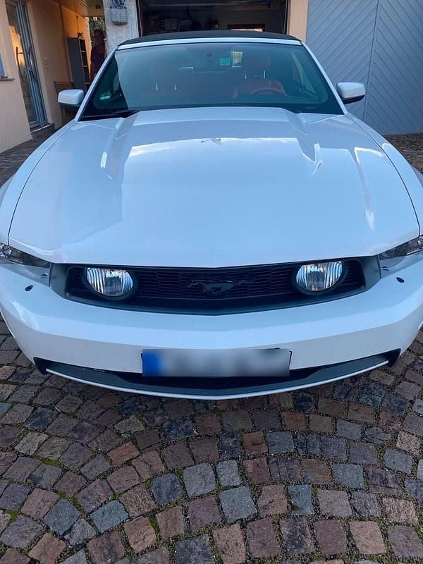 Gebraucht Ford Mustang 320 PS (235 kW) 2010 Weiß Cabrio