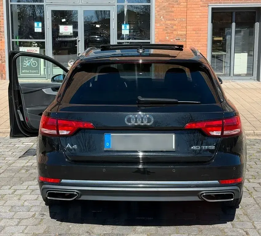 Gebraucht Audi A4 Sport 190 PS (139 kW) 2019 Schwarz Kombi