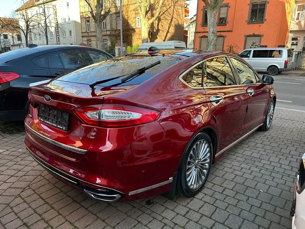 Gebraucht Ford Mondeo Titanium 179 PS (131 kW) 2016 Rot Limousine