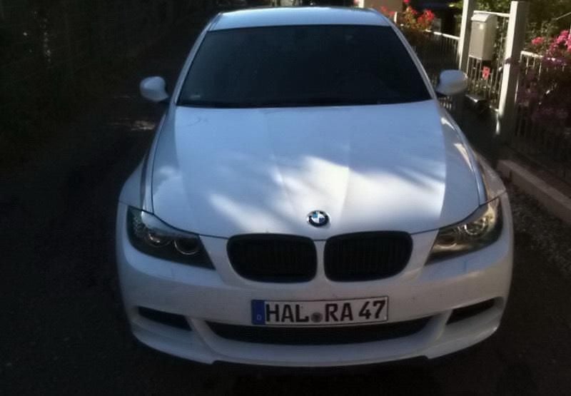 Weiß Gebraucht 2011 BMW 318 Limousine | 3.200 € (Superpreis) - Bild 1/4