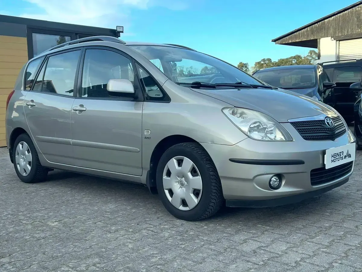 Gebraucht Toyota Corolla Verso 135 PS (99 kW) 2004 Beige Van / Kleinbus