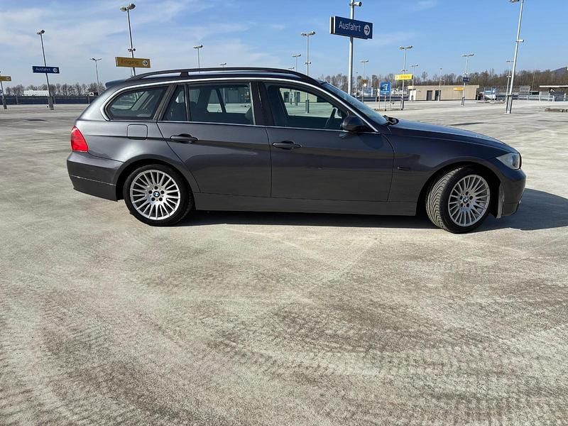 Gebraucht BMW 325 218 PS (160 kW) 2006 Grau Kombi