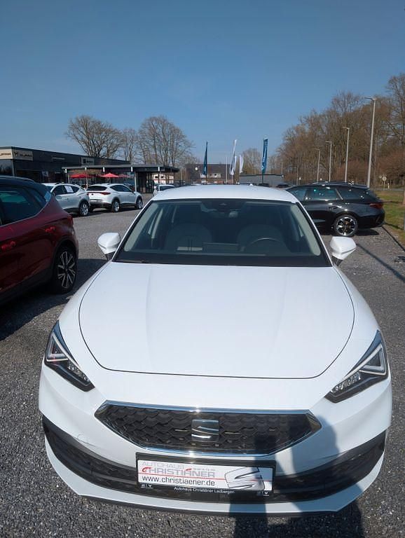 Gebraucht Seat Leon Style 131 PS (96 kW) 2022 Weiß Limousine