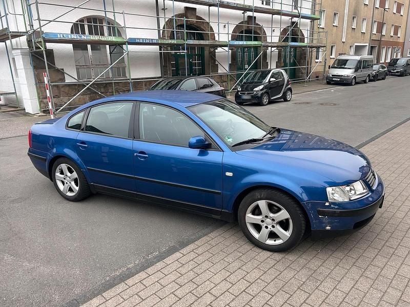 Second-hand VW Passat 101 CP (74 kW) 1999 Albastru Berlinǎ