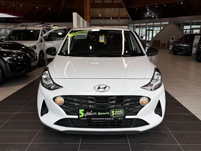 Gebraucht Hyundai i10 Select 67 PS (49 kW) 2023 Atlas white / sol Kleinwagen