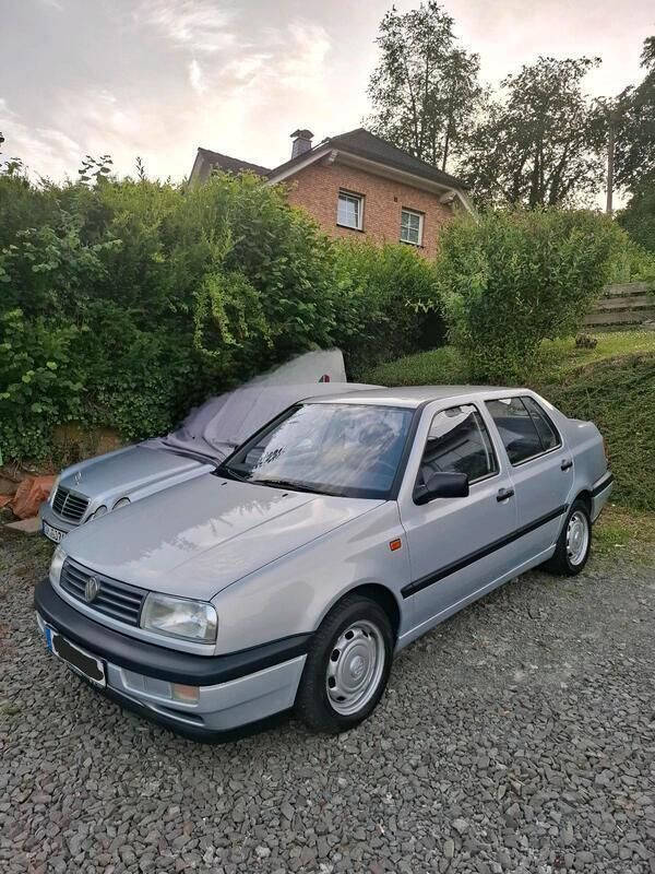 Silber Gebraucht 1992 VW Vento Limousine | 4.250 € - Bild 1/4