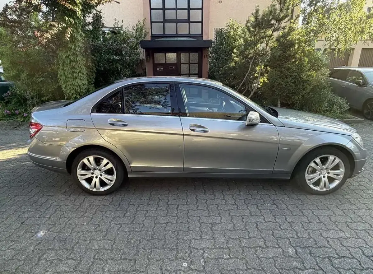 Gebraucht Mercedes C250 204 PS (150 kW) 2010 Grau Limousine