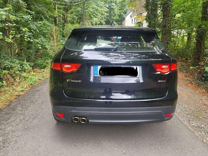 Gebraucht Jaguar F-Pace Pure 179 PS (131 kW) 2020 Schwarz SUV