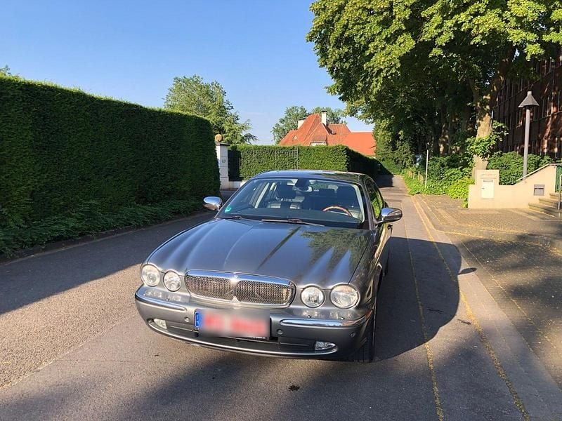 Grau Gebraucht 2005 Jaguar XJ6 Executive Limousine | 8.950 € (Fairer Preis) - Bild 1/4
