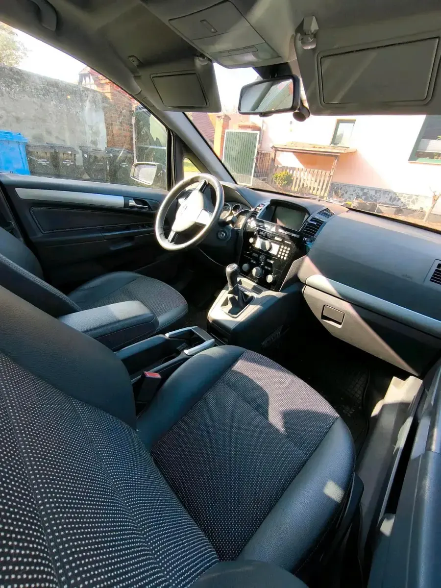 Gebraucht Opel Zafira 150 PS (110 kW) 2009 Schwarz Van / Kleinbus