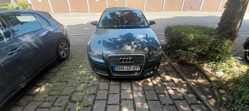 Grau Gebraucht 2005 Audi A3 Sportback Ambiente Limousine | 1.099 € (Guter Preis) - Bild 1/4