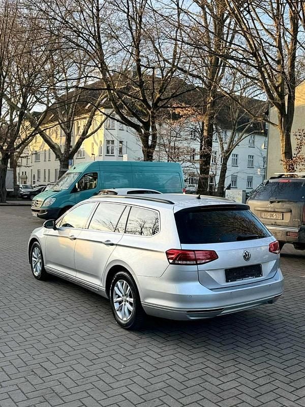Gebraucht VW Passat 150 PS (110 kW) 2018 Grau Kombi