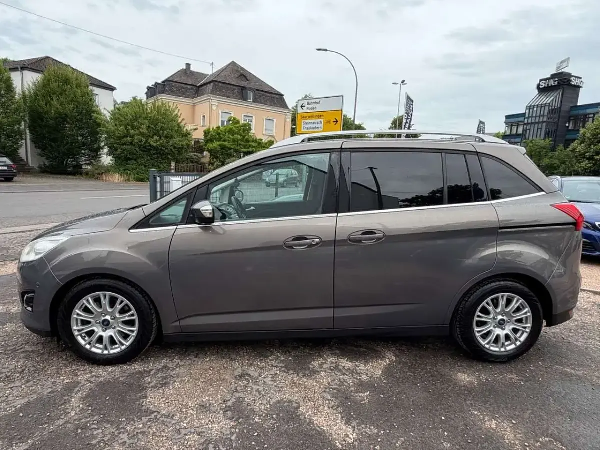 Gebraucht Ford Grand C-Max Titanium 163 PS (119 kW) 2013 Braun Van / Kleinbus