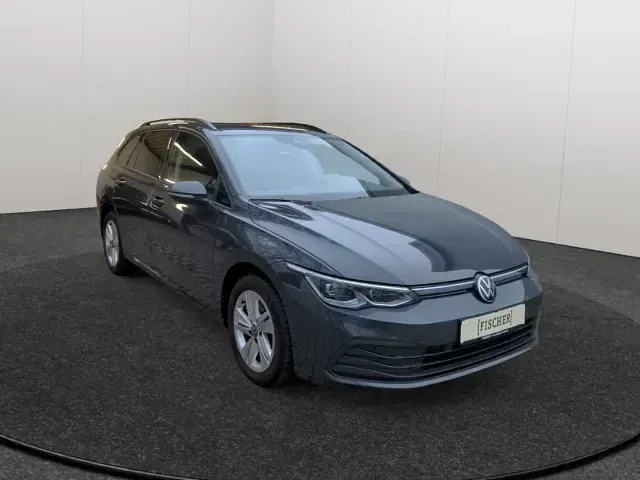 Gebraucht VW Golf VIII Life 150 PS (110 kW) 2023 Grau Kombi