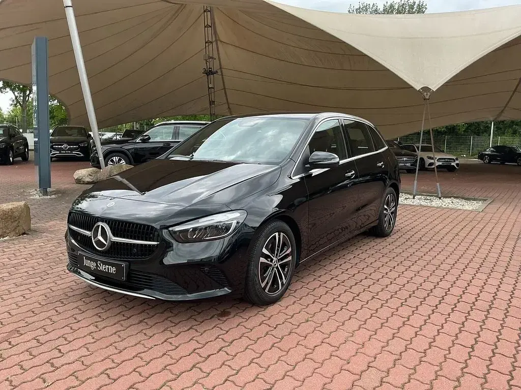 Gebraucht Mercedes B180 Progressive 136 PS (100 kW) 2024 Kosmosschwarz metallic Van / Kleinbus
