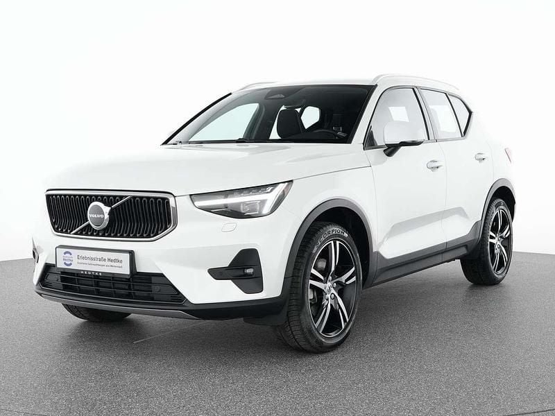 Weiß Gebraucht 2024 Volvo XC40 Core SUV | 35.990 € (Guter Preis) - Bild 1/4