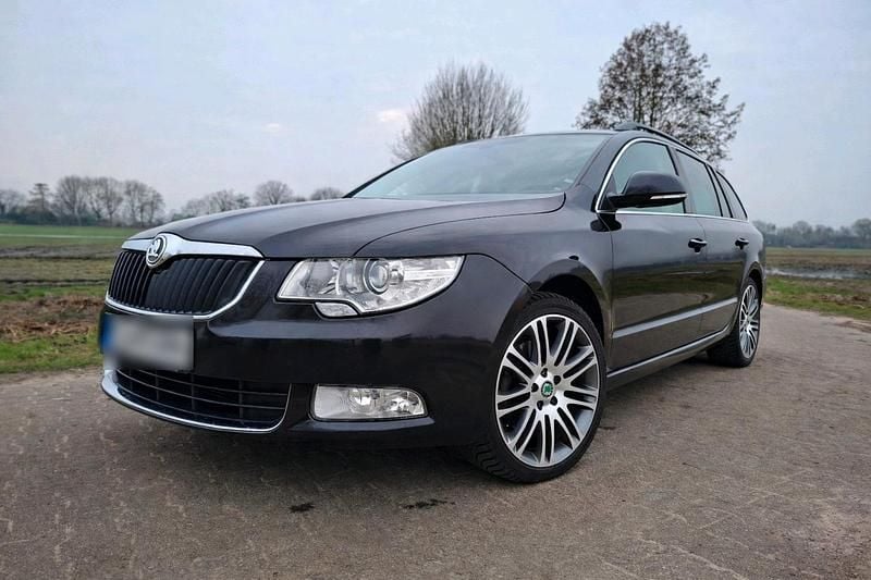 Gebraucht Skoda Superb 140 PS (102 kW) 2013 Schwarz Kombi