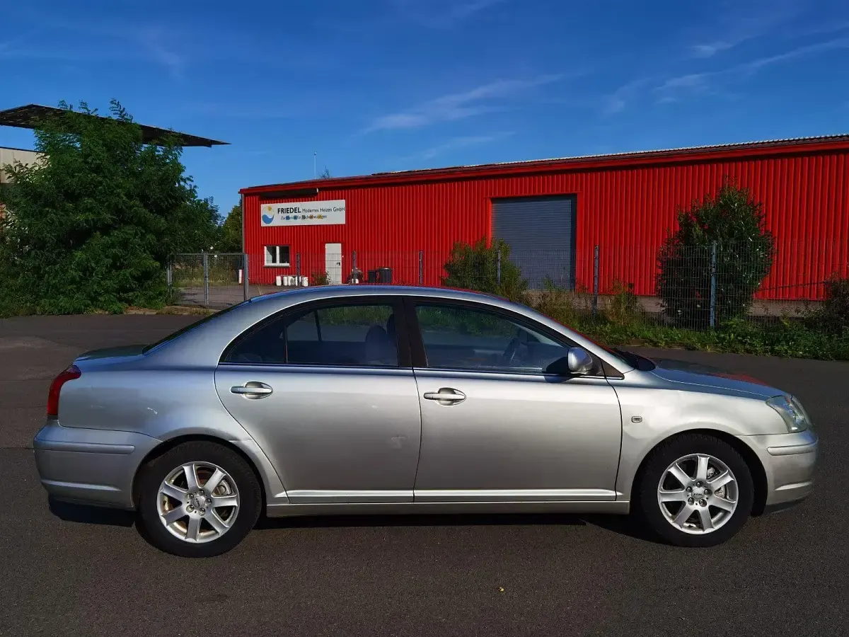 Gebraucht Toyota Avensis Executive 147 PS (108 kW) 2005 Silber Limousine