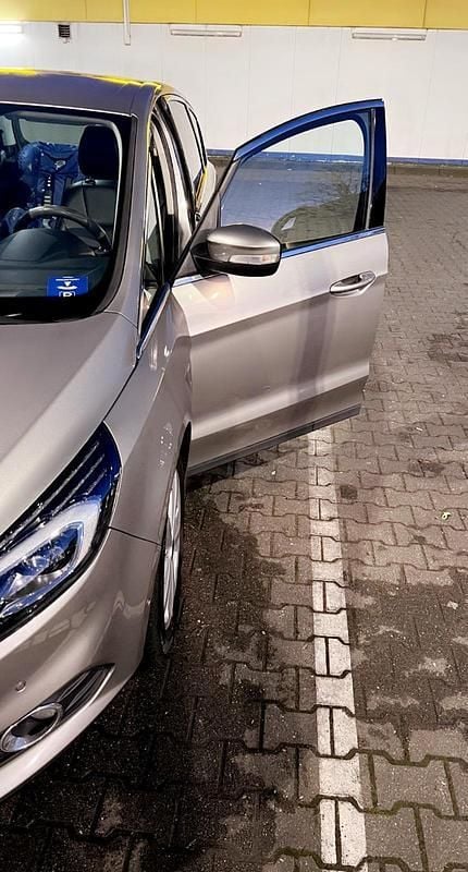 Beige Gebraucht 2015 Ford S-MAX S Van / Kleinbus | 18.299 € (Etwas zu teuer) - Bild 1/4