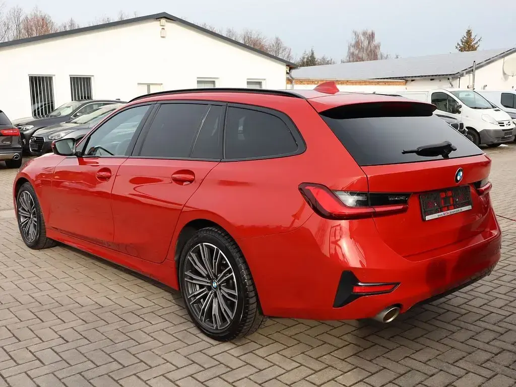 Gebraucht BMW 330 Sport Line 258 PS (189 kW) 2019 Rot Kombi