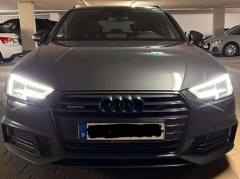 Grau Gebraucht 2018 Audi A4 Sport Kombi | 20.000 € (Fairer Preis) - Bild 1/4
