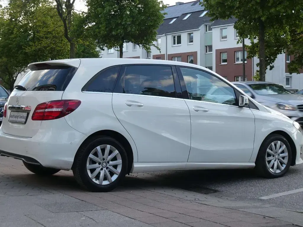 Gebraucht Mercedes B200 Style 156 PS (114 kW) 2017 Weiß Kleinwagen