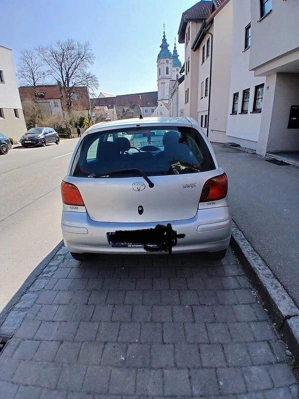 Gebraucht Toyota Yaris 85 PS (62 kW) 2004 Grau Limousine