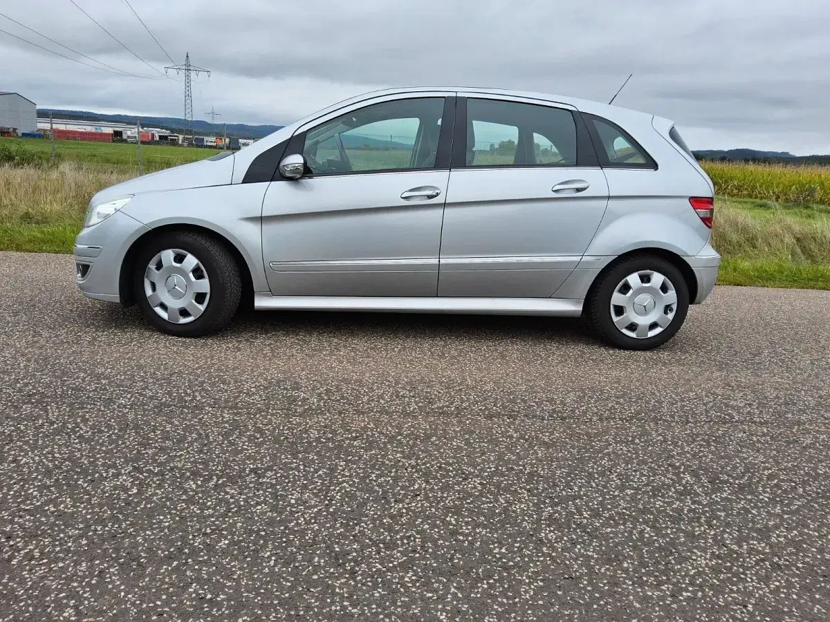 Gebraucht Mercedes B170 115 PS (84 kW) 2006 Silber Van / Kleinbus