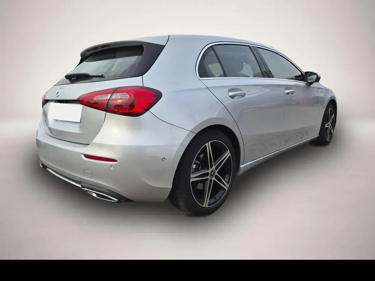 Gebraucht Mercedes A200 Progressive 163 PS (119 kW) 2018 Manufacturer Limousine