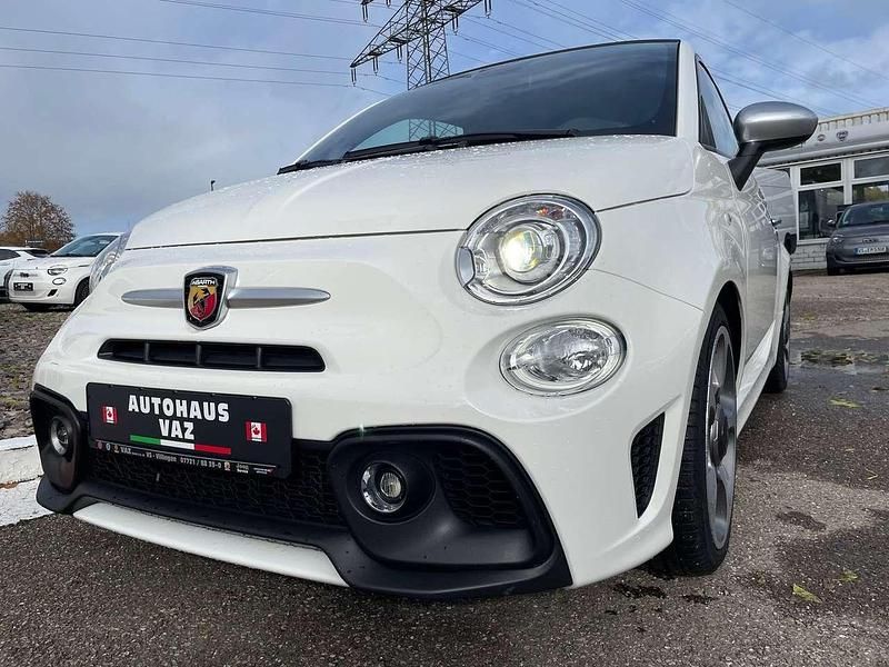 Gebraucht Abarth 595C Turismo 165 PS (121 kW) 2022 Colore esterno (gara weiß) Cabrio