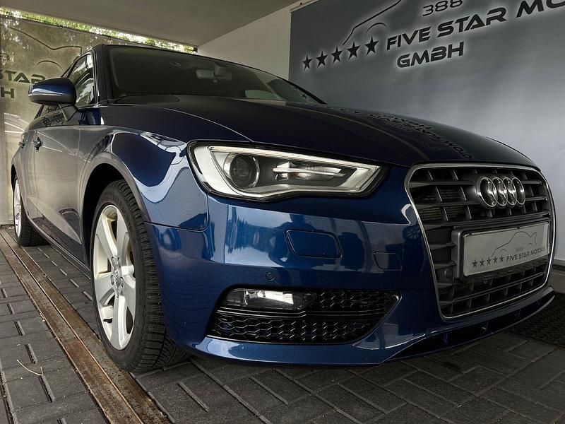 Blau Gebraucht 2015 Audi A3 Sportback Ambition Kombi | 9.850 € (Fairer Preis) - Bild 1/4