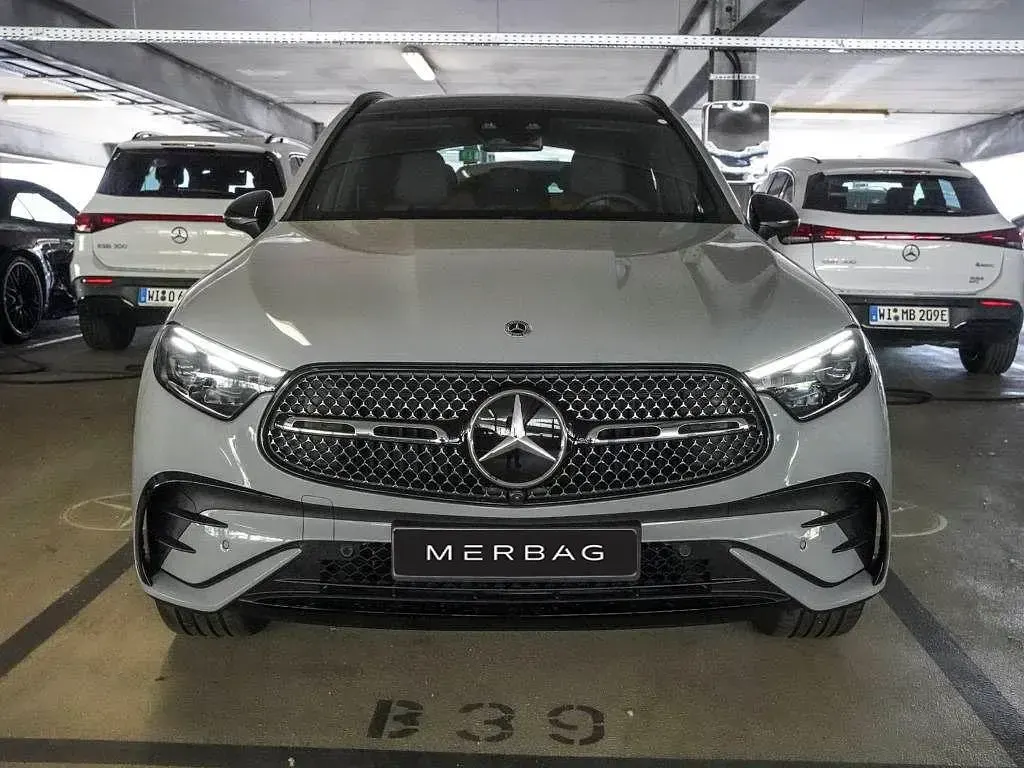 Gebraucht Mercedes GLC300e AMG 333 PS (244 kW) 2025 Alpingrau SUV