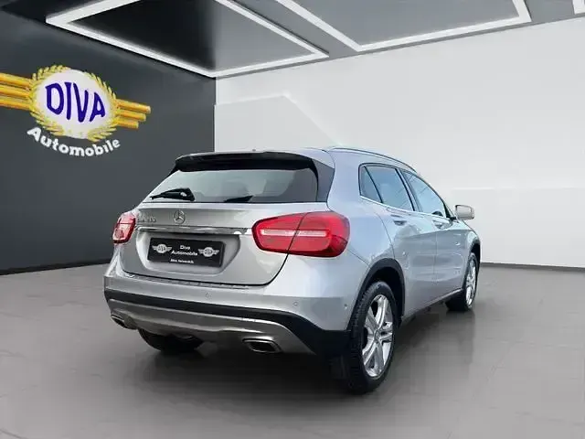 Gebraucht Mercedes GLA200 Urban 156 PS (114 kW) 2015 Grau SUV