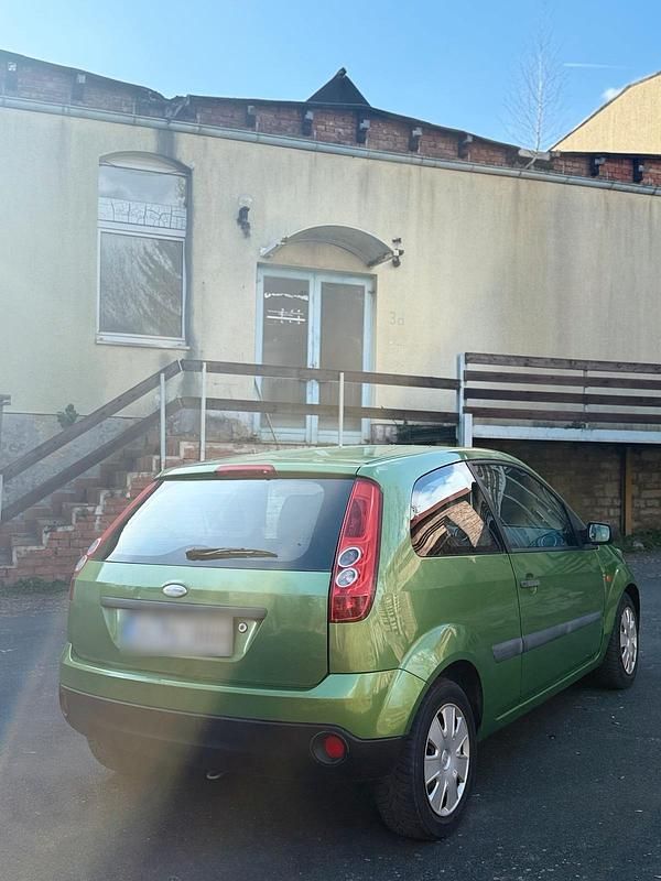 Gebraucht Ford Fiesta 75 PS (55 kW) 2005 Grün Kleinwagen