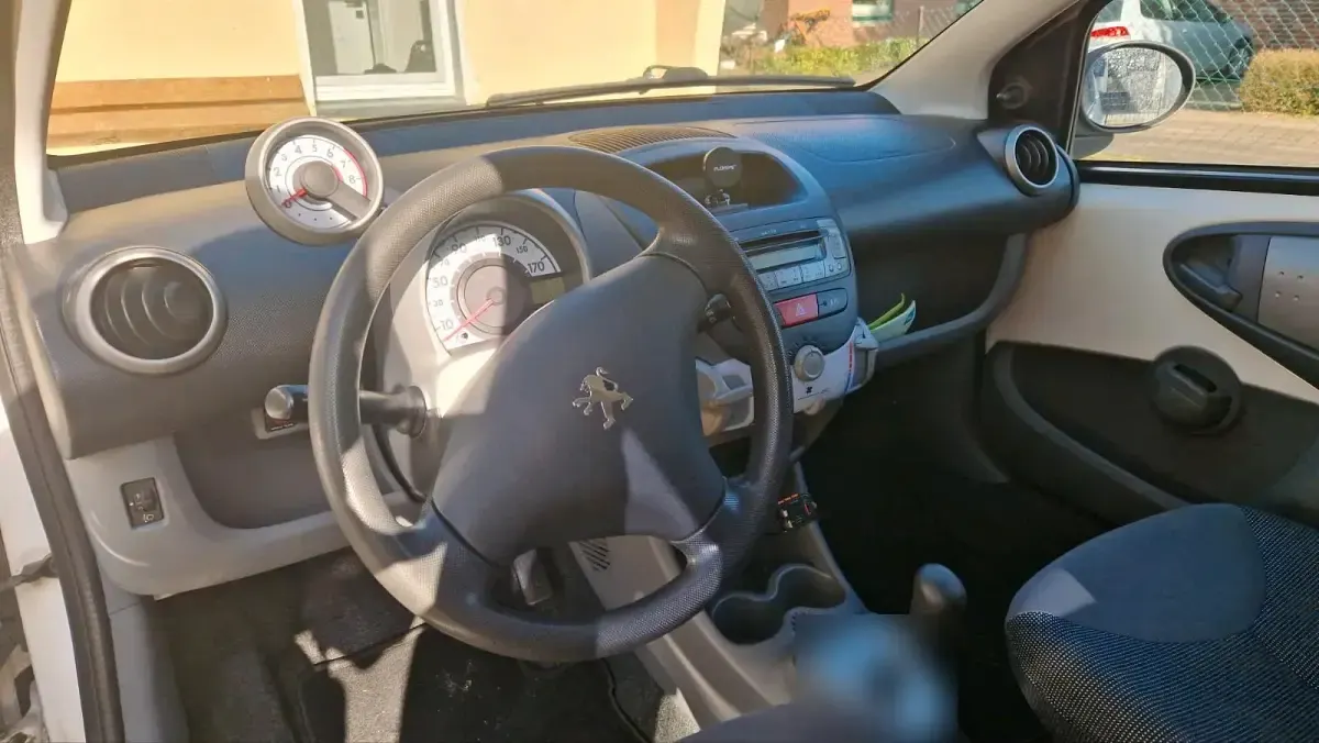 Gebraucht Peugeot 107 68 PS (50 kW) 2009 Weiß Kleinwagen