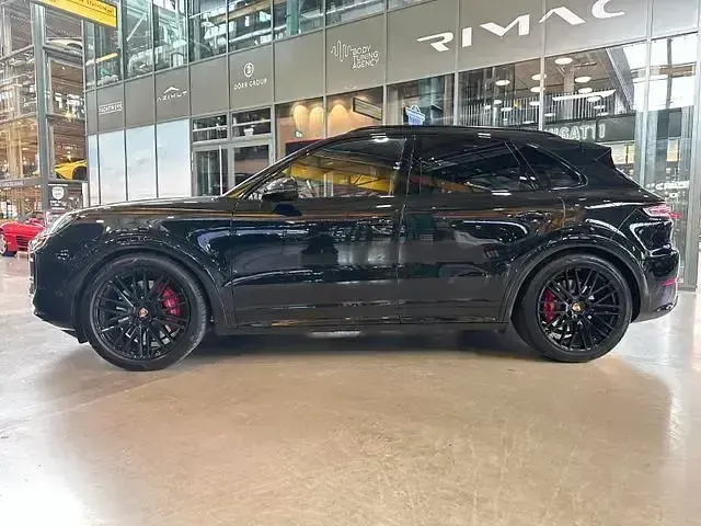 Używany Porsche Cayenne 500 KM (367 kW) 2025 Czarny SUV