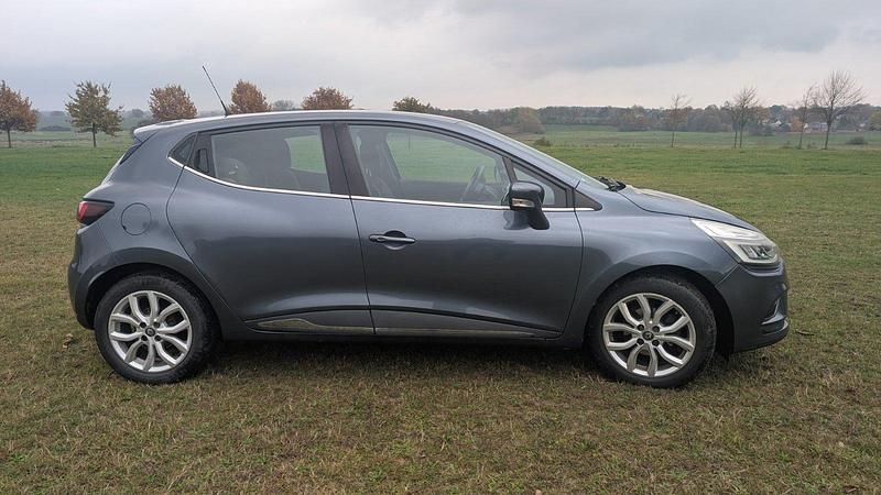 Gebraucht Renault Clio IV Intens 118 PS (86 kW) 2016 Grau Kleinwagen