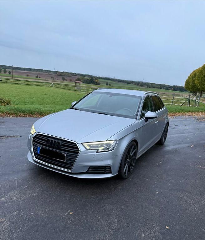 Silber Gebraucht 2017 Audi A3 Ambiente Limousine | 13.500 € (Guter Preis) - Bild 1/4